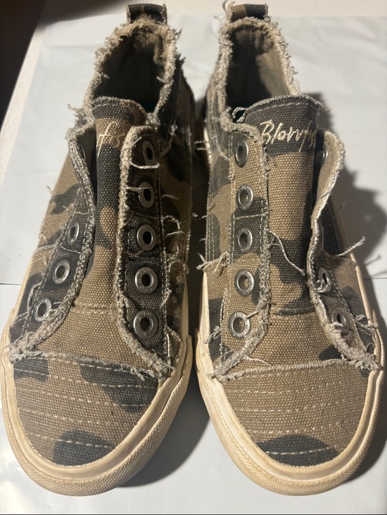 Blowfish Shoes - Blowfish Camouflage Frayed Slip-On Canvas Sneakers in Brown and Tan